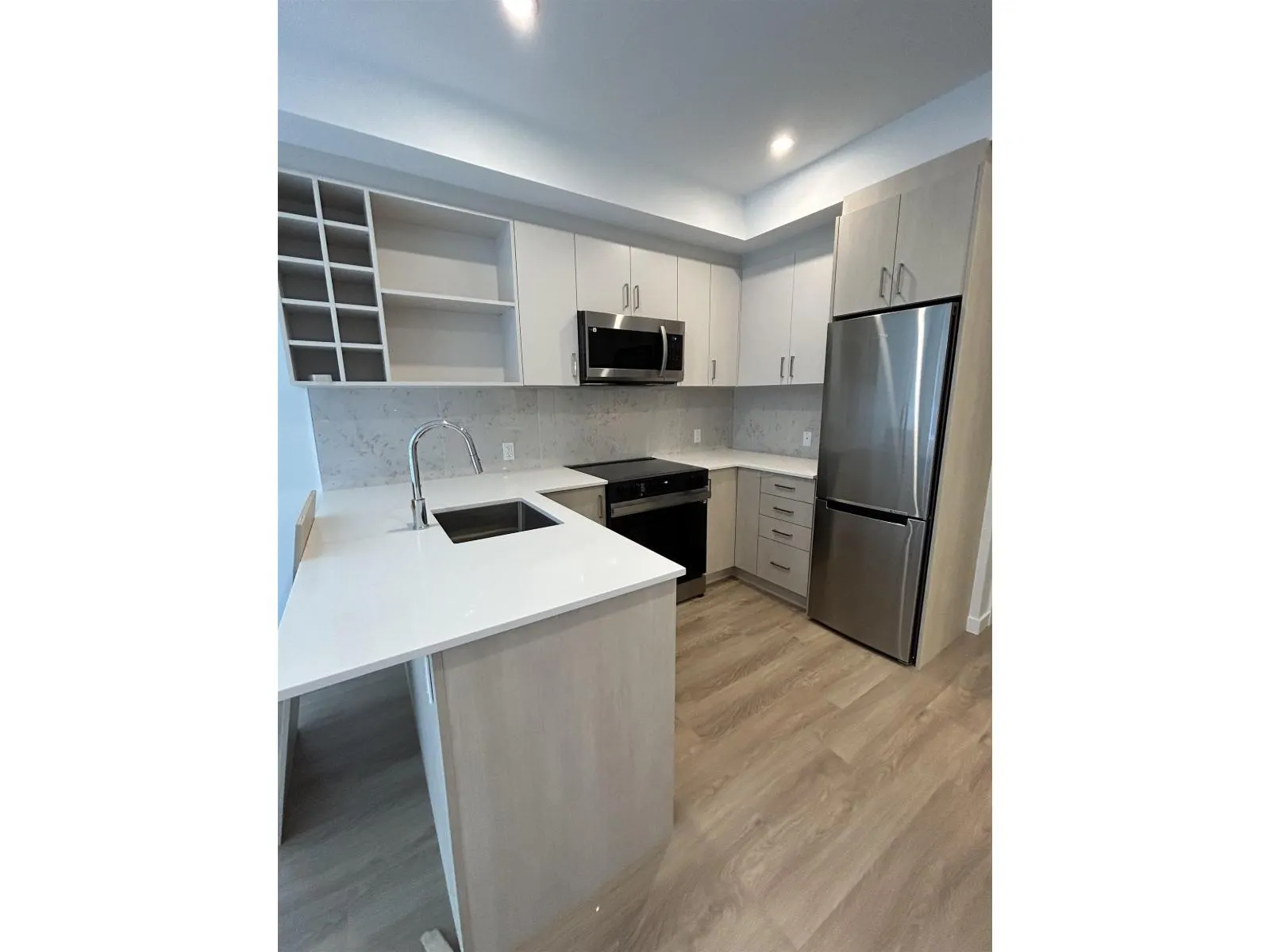 E410 13858 108 AVENUE