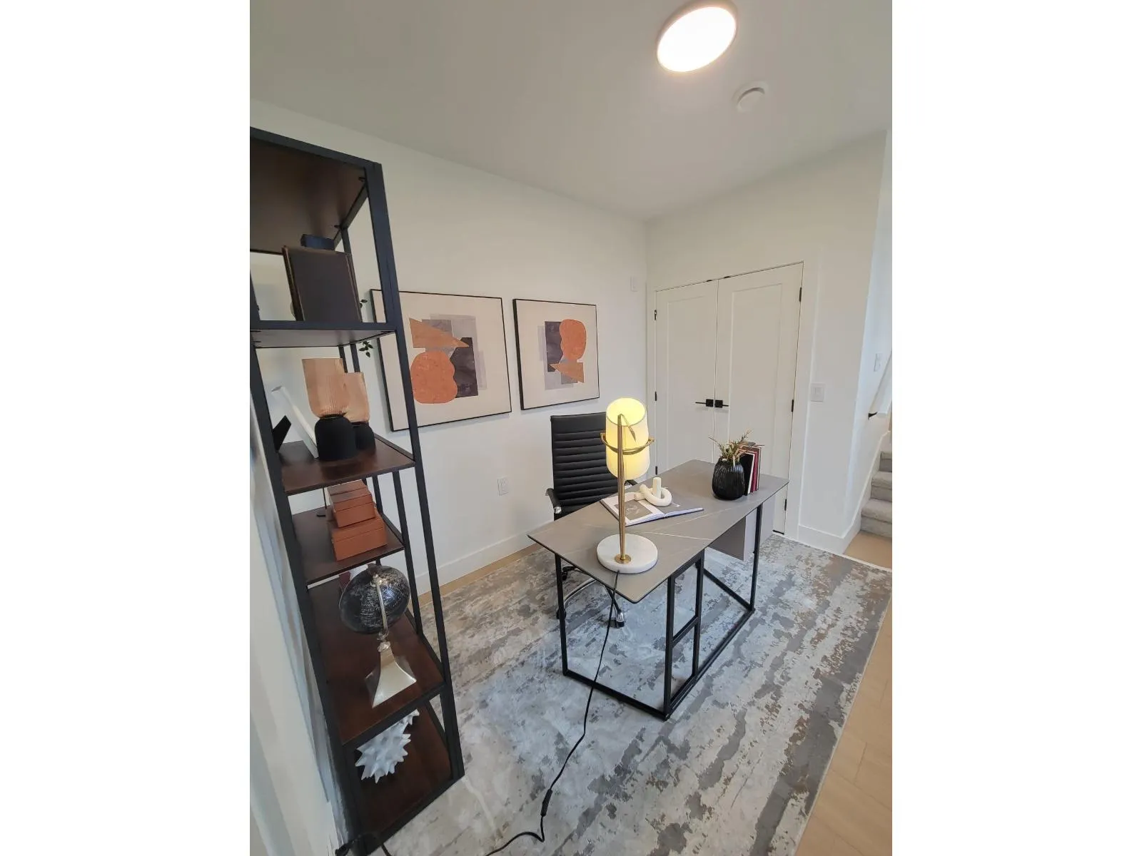 9 1641 KING CRESCENT