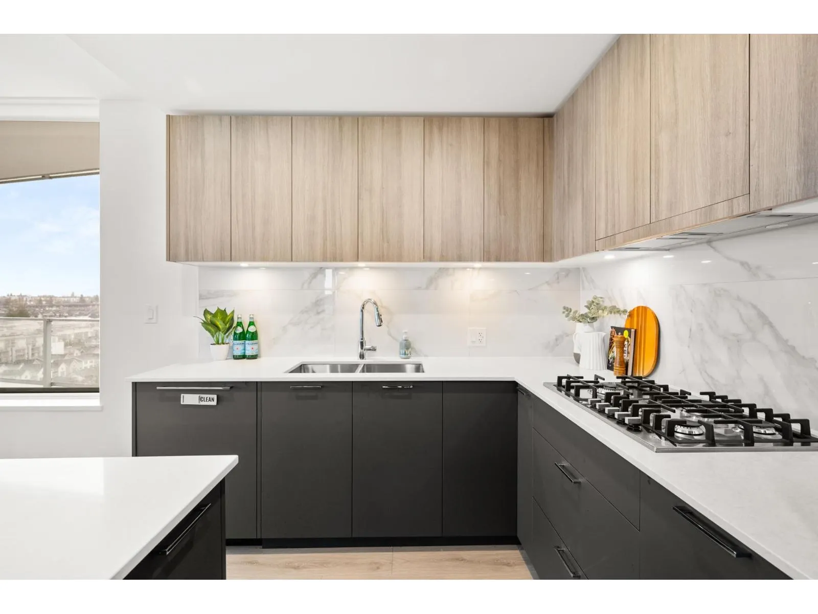 1802 8551 201 STREET