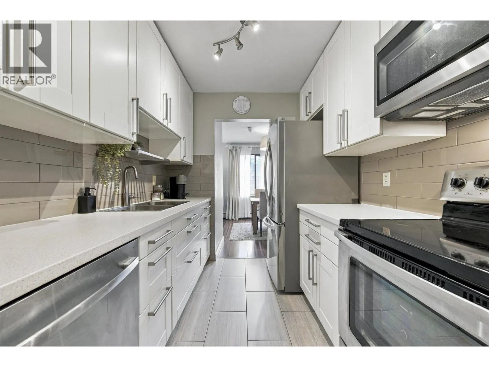 303 8400 LANSDOWNE ROAD