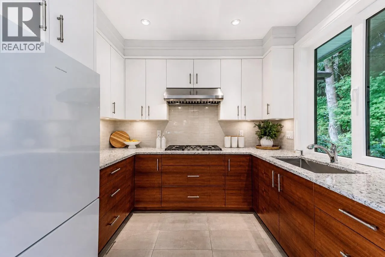 4816 SKYLINE DRIVE