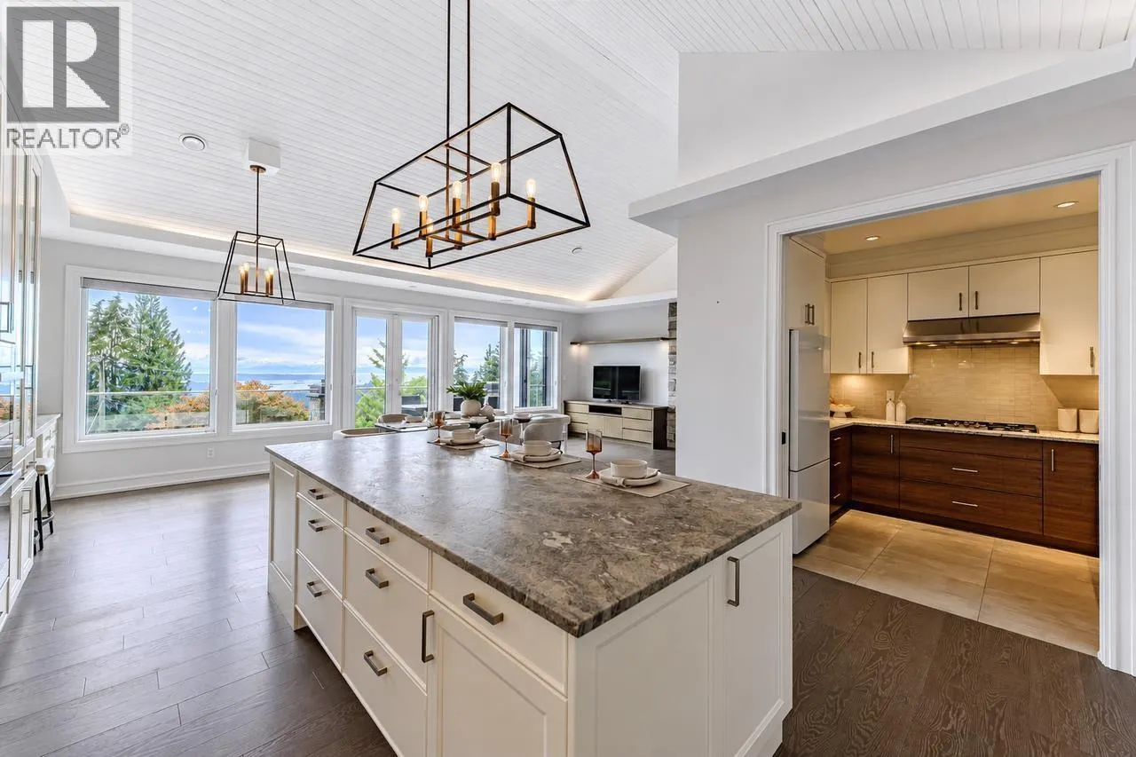 4816 SKYLINE DRIVE