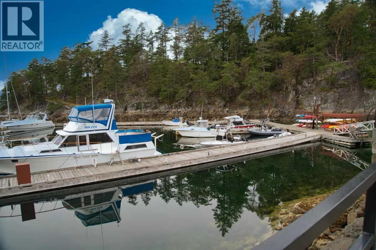 39 4622 SINCLAIR BAY ROAD
