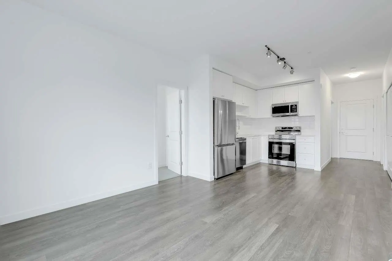 427 15738 85 AVENUE