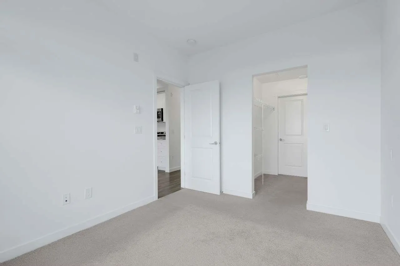 427 15738 85 AVENUE