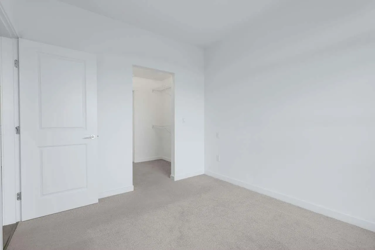 427 15738 85 AVENUE