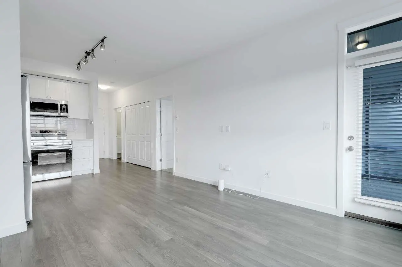 427 15738 85 AVENUE