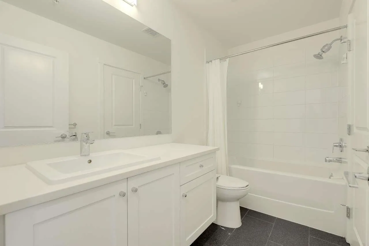 427 15738 85 AVENUE