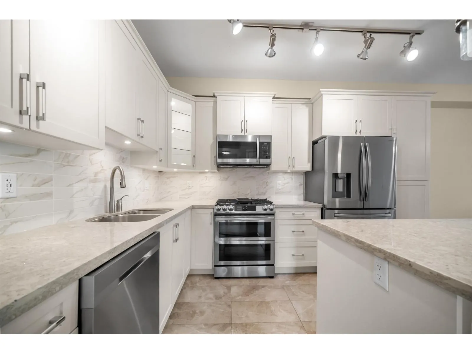 310 20367 85 AVENUE