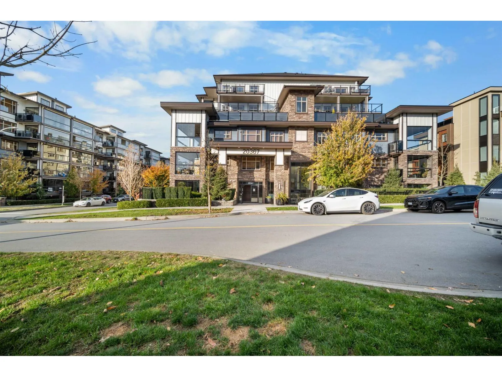 310 20367 85 AVENUE