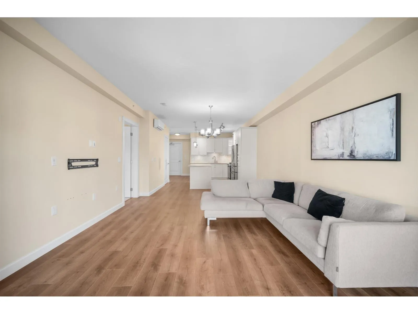 310 20367 85 AVENUE