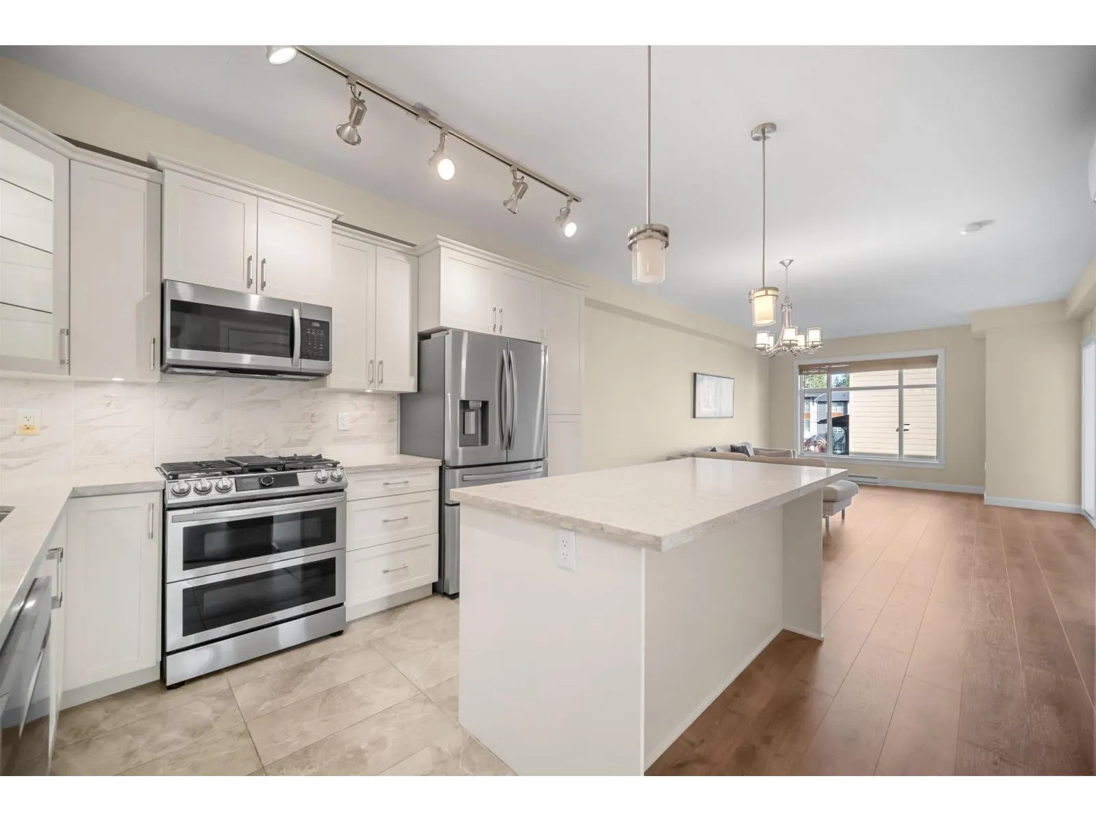 310 20367 85 AVENUE