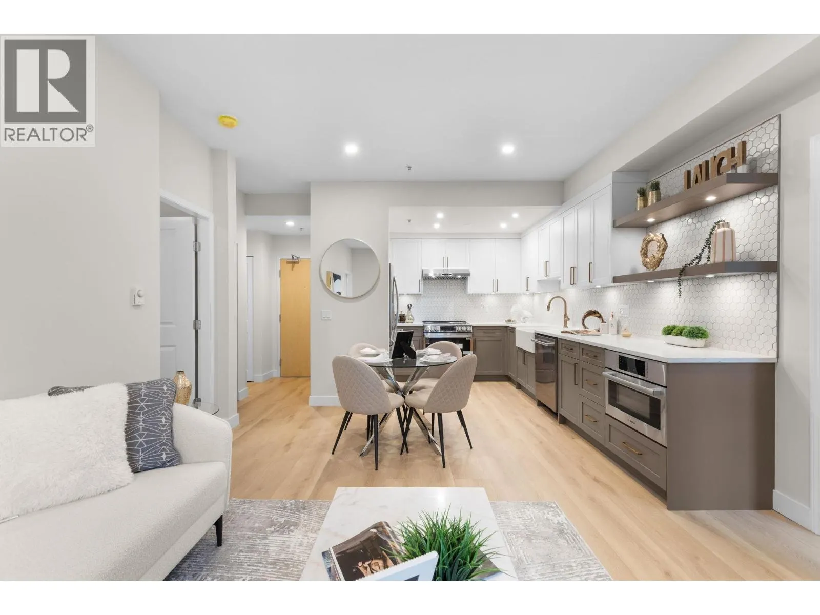206 3151 CONNAUGHT CRESCENT