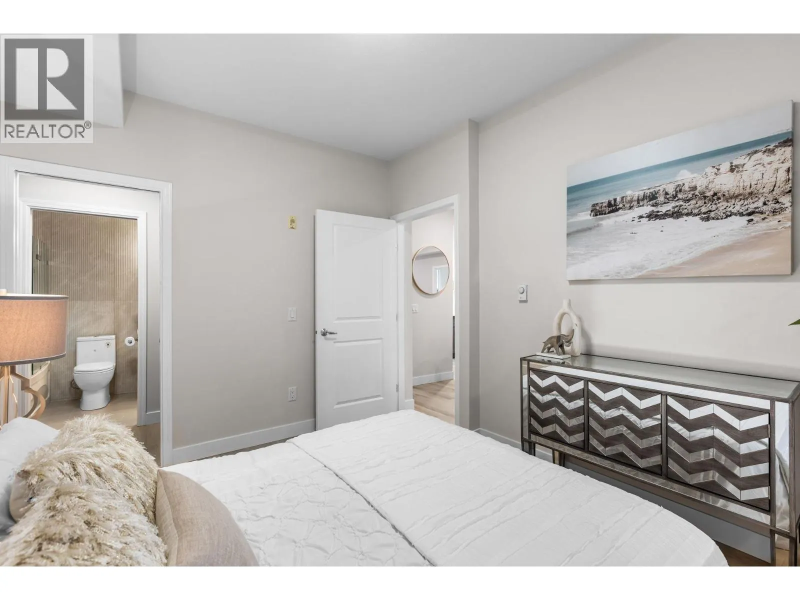 206 3151 CONNAUGHT CRESCENT
