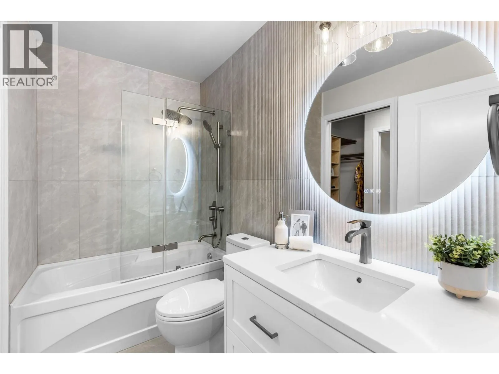 206 3151 CONNAUGHT CRESCENT