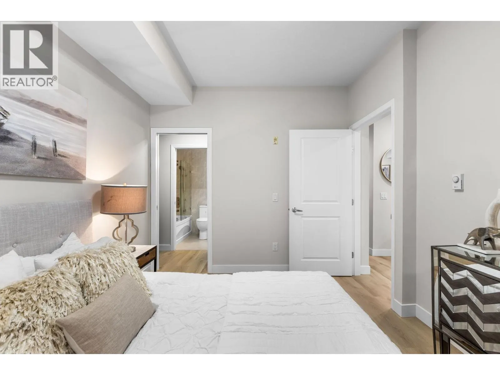 206 3151 CONNAUGHT CRESCENT