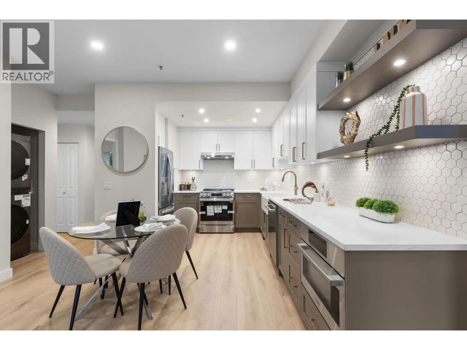 206 3151 CONNAUGHT CRESCENT