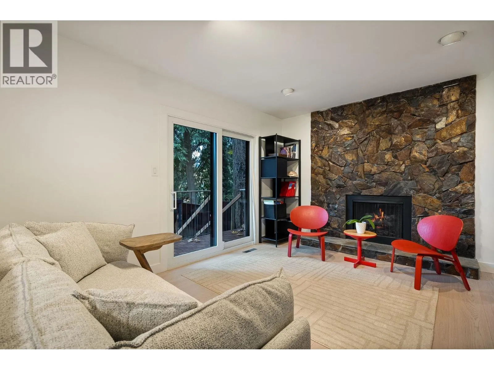 2221 BOWSER AVENUE