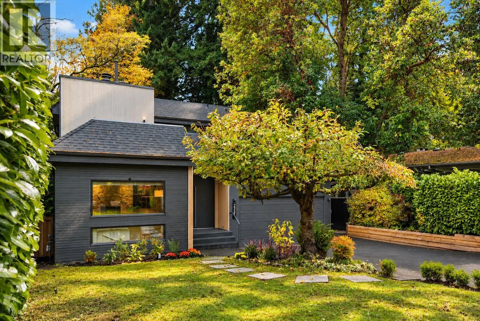 2221 BOWSER AVENUE