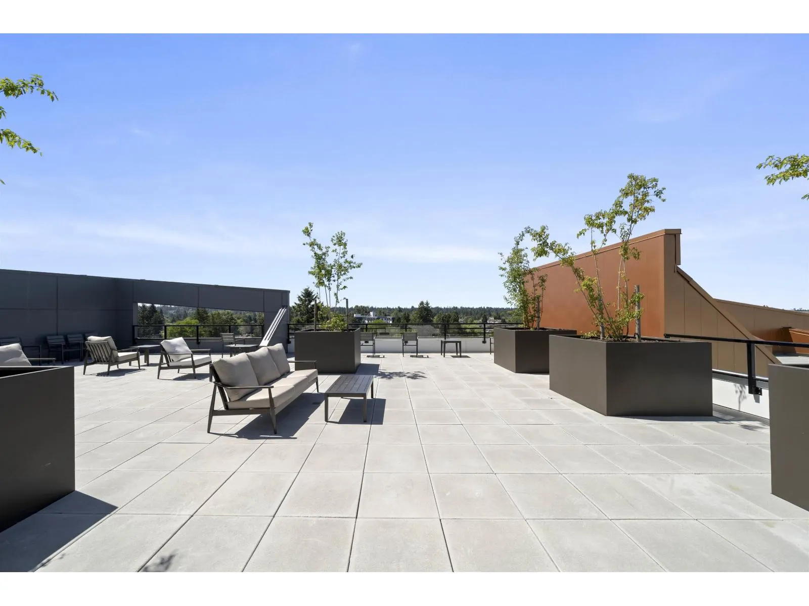 512 20769 FRASER HIGHWAY