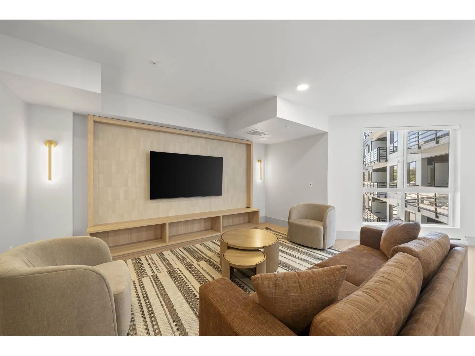 512 20769 FRASER HIGHWAY