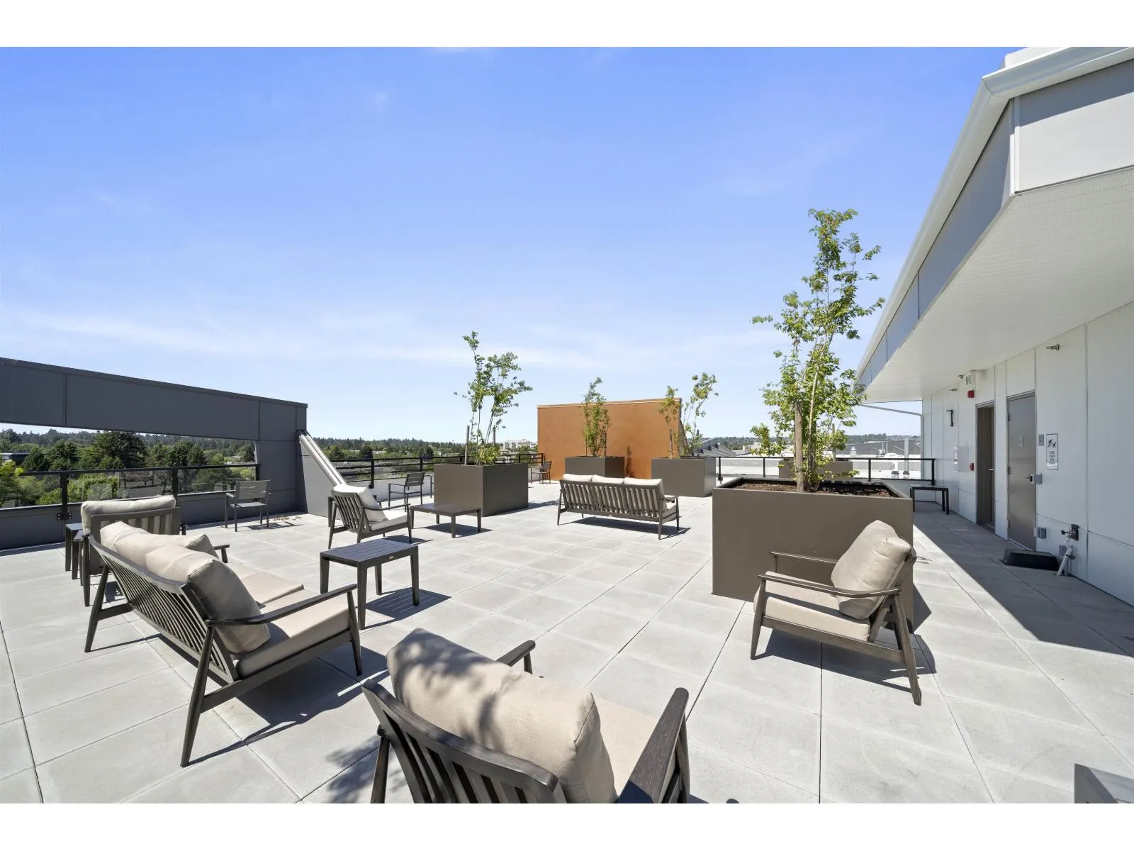 532 20769 FRASER HIGHWAY