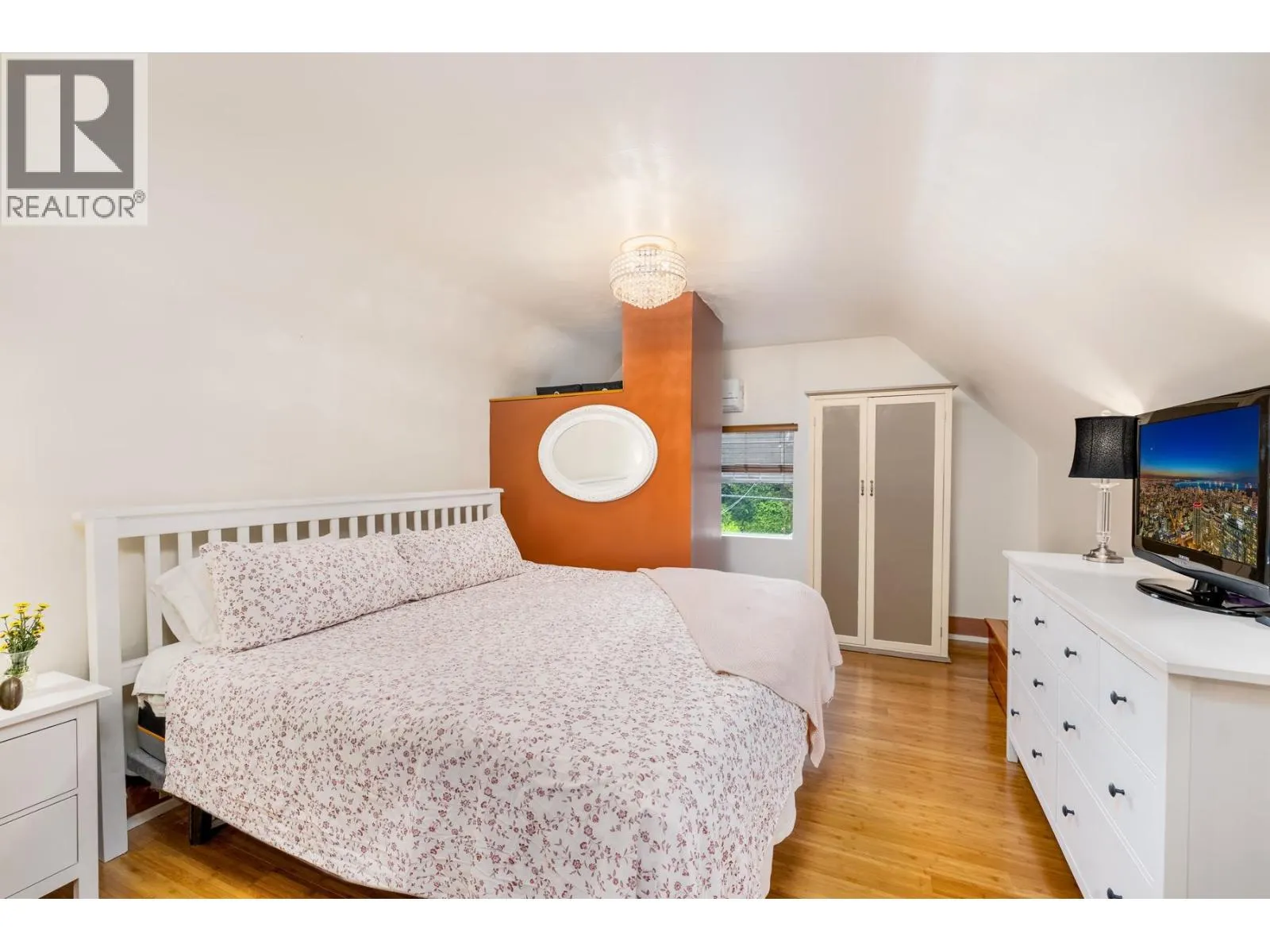 402 E 13TH STREET