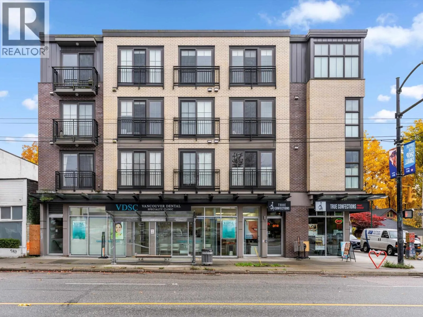 302 2528 COLLINGWOOD STREET