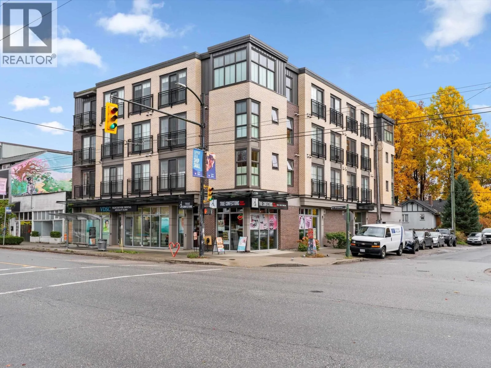 302 2528 COLLINGWOOD STREET