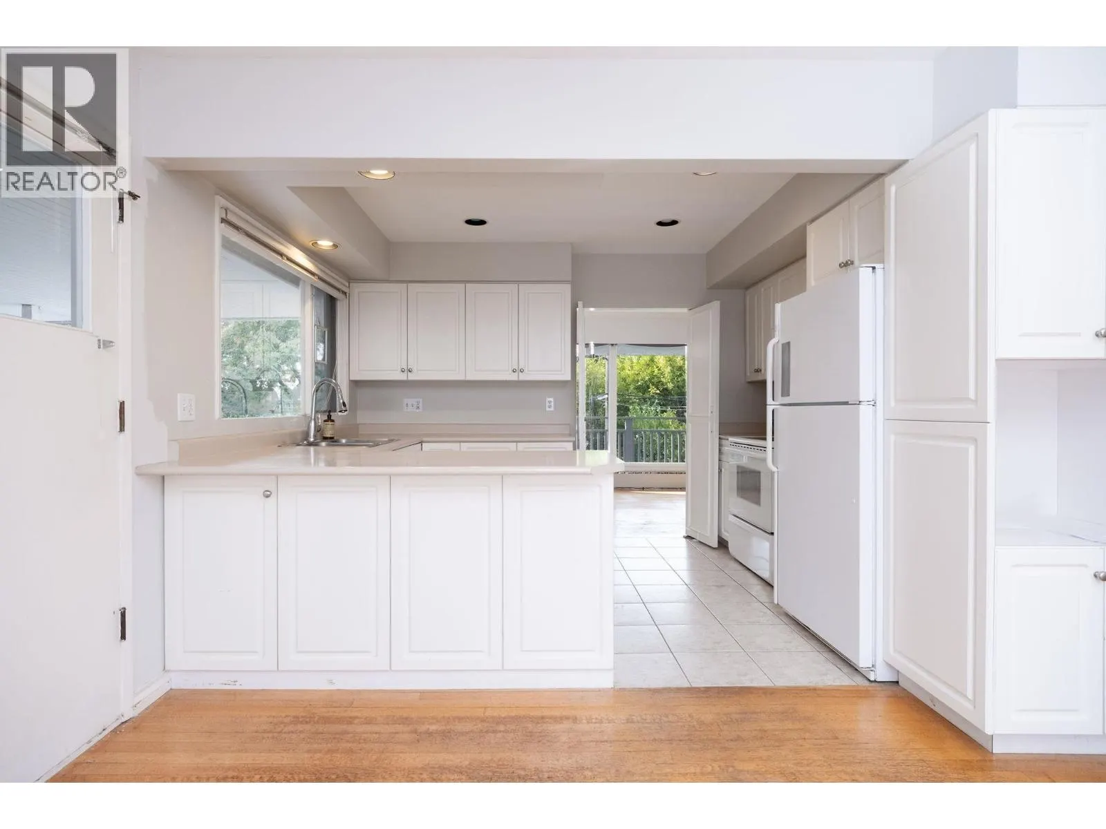 775 SOUTHBOROUGH DRIVE