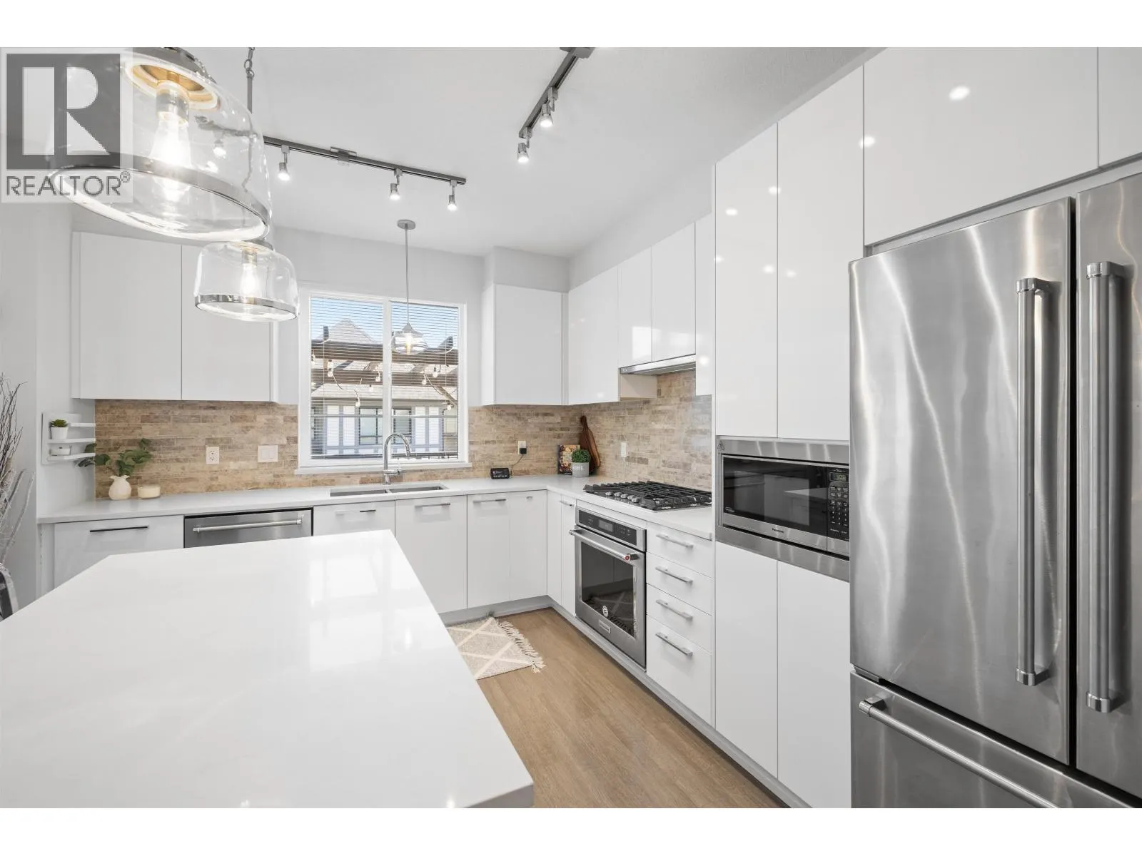 149 3500 BURKE VILLAGE PROMENADE