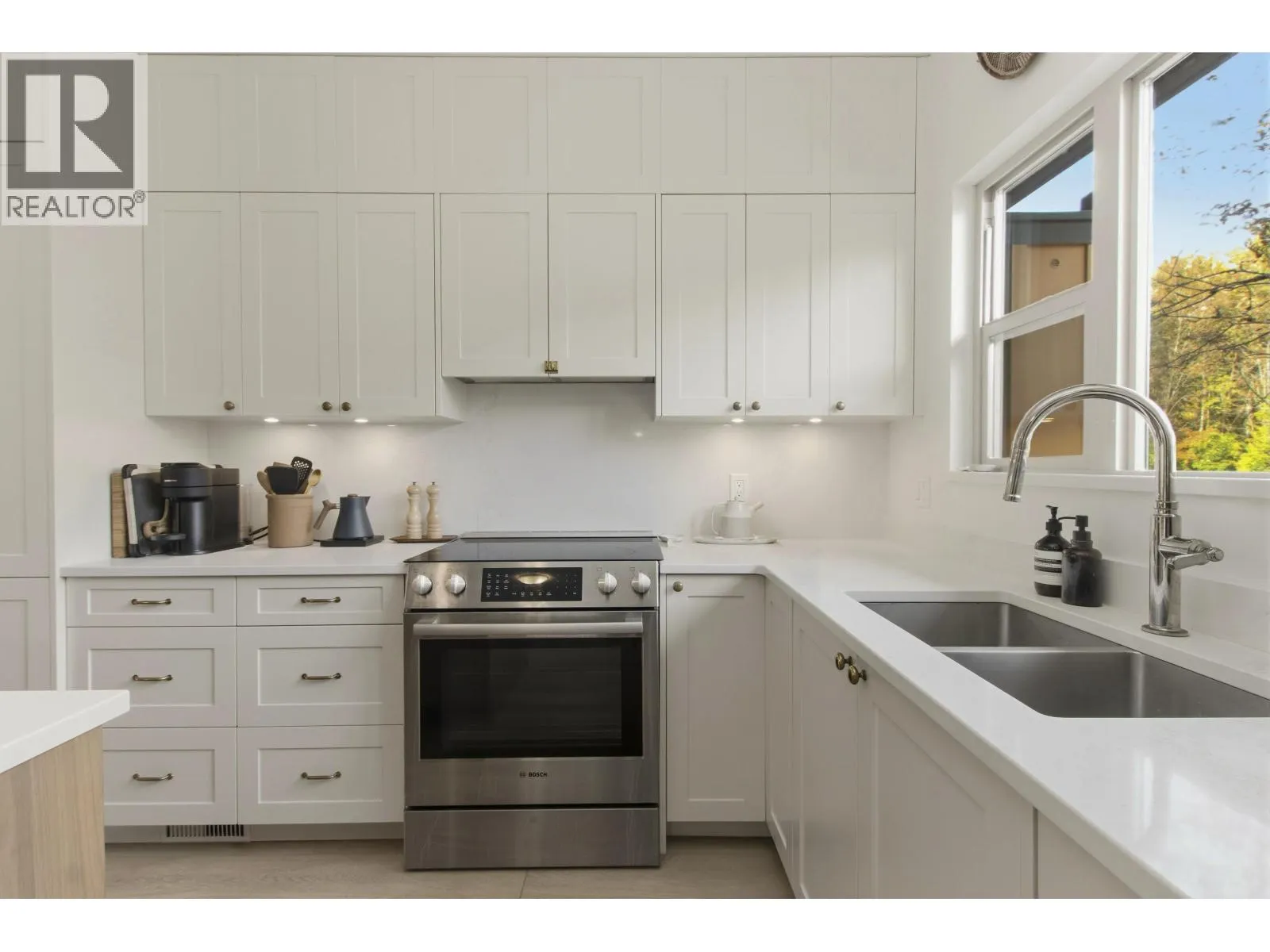 1164 VILLAGE GREEN WAY