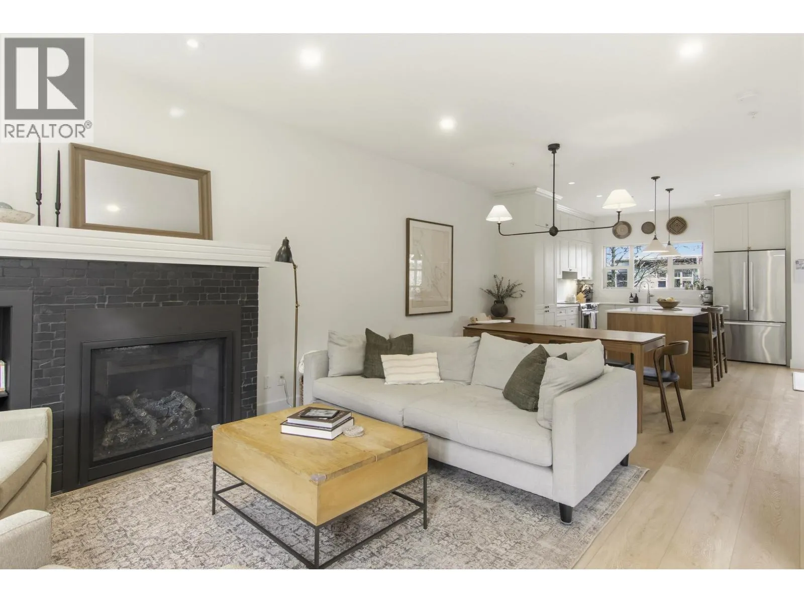 1164 VILLAGE GREEN WAY