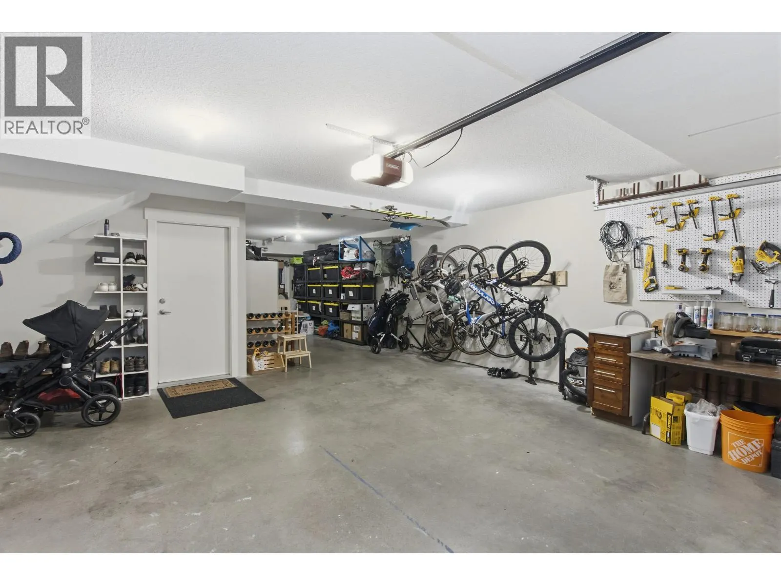 1164 VILLAGE GREEN WAY