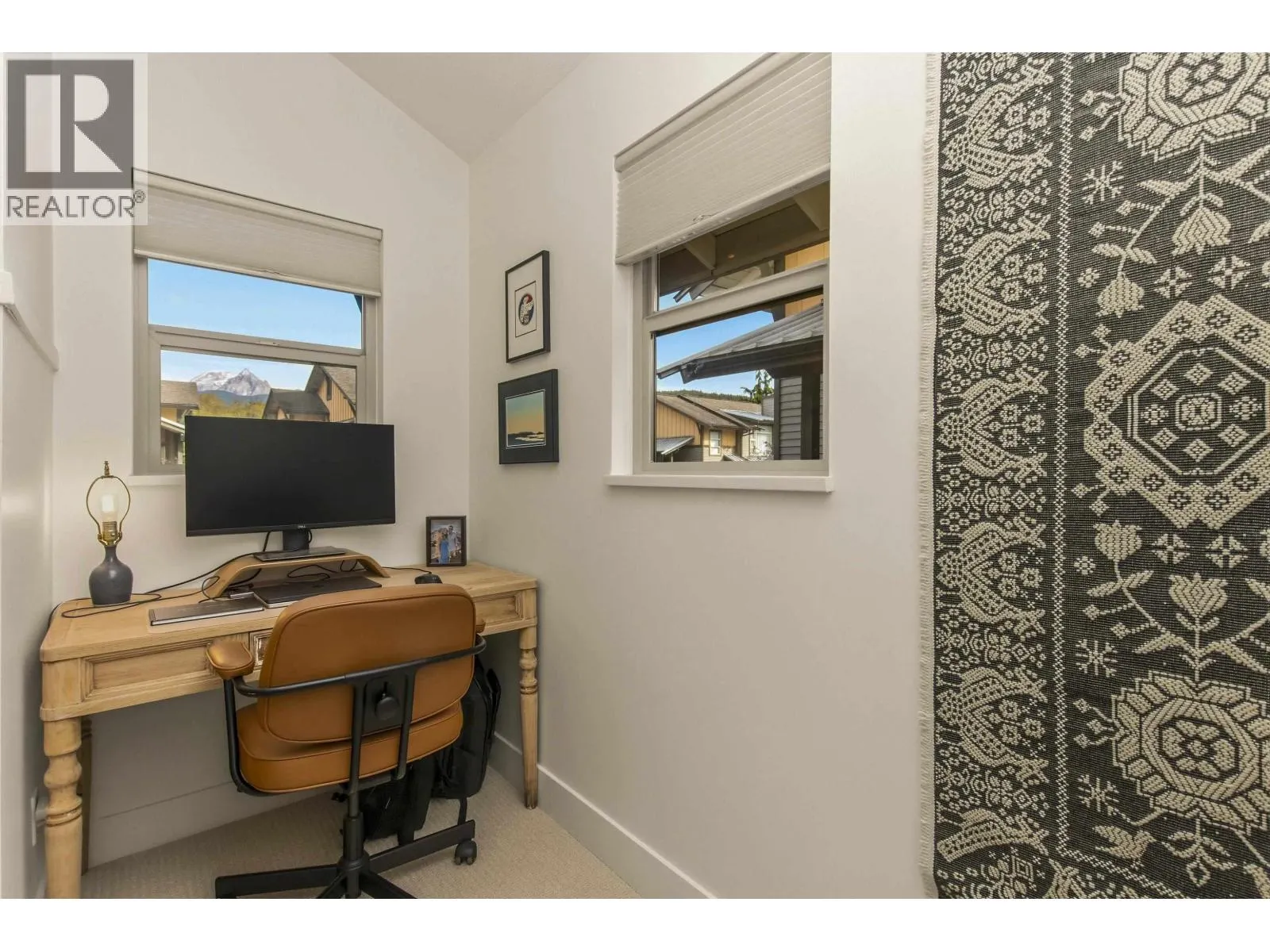 1164 VILLAGE GREEN WAY