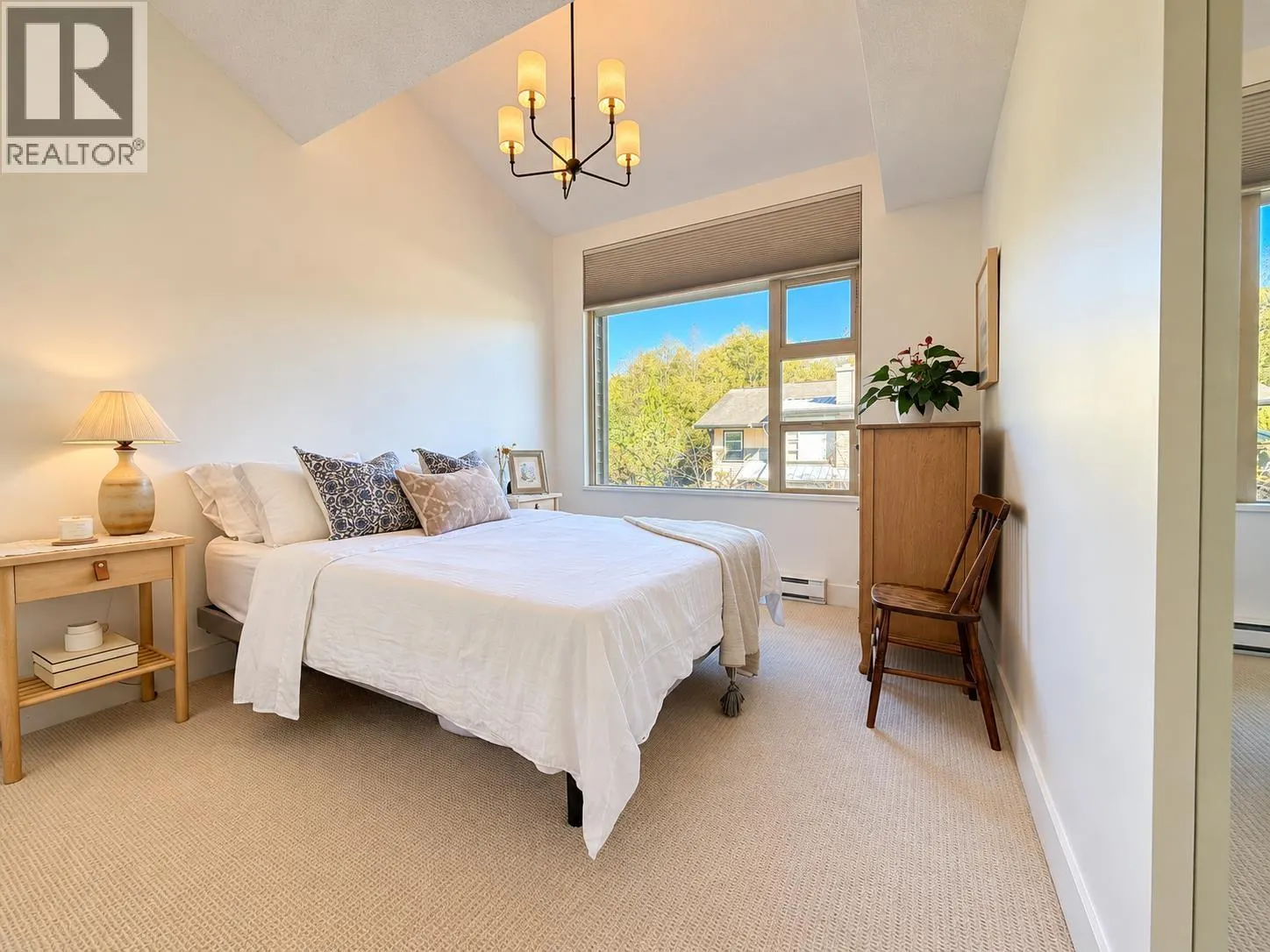 1164 VILLAGE GREEN WAY