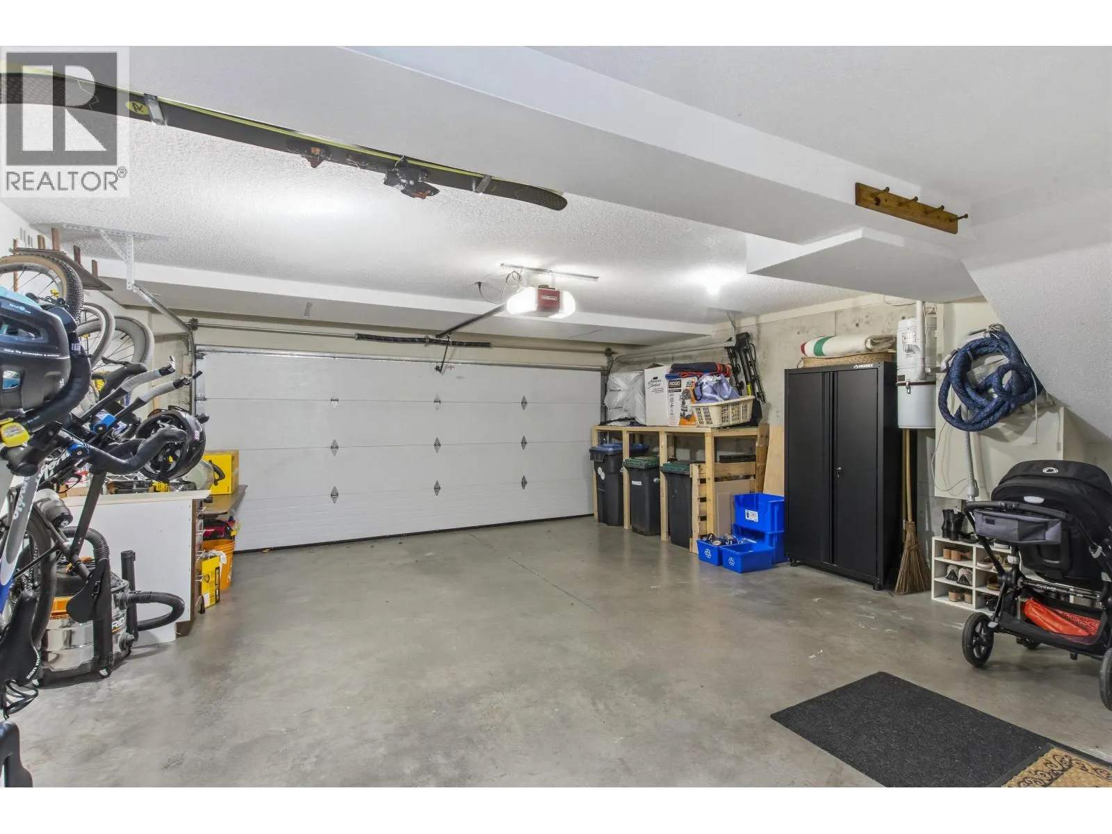 1164 VILLAGE GREEN WAY