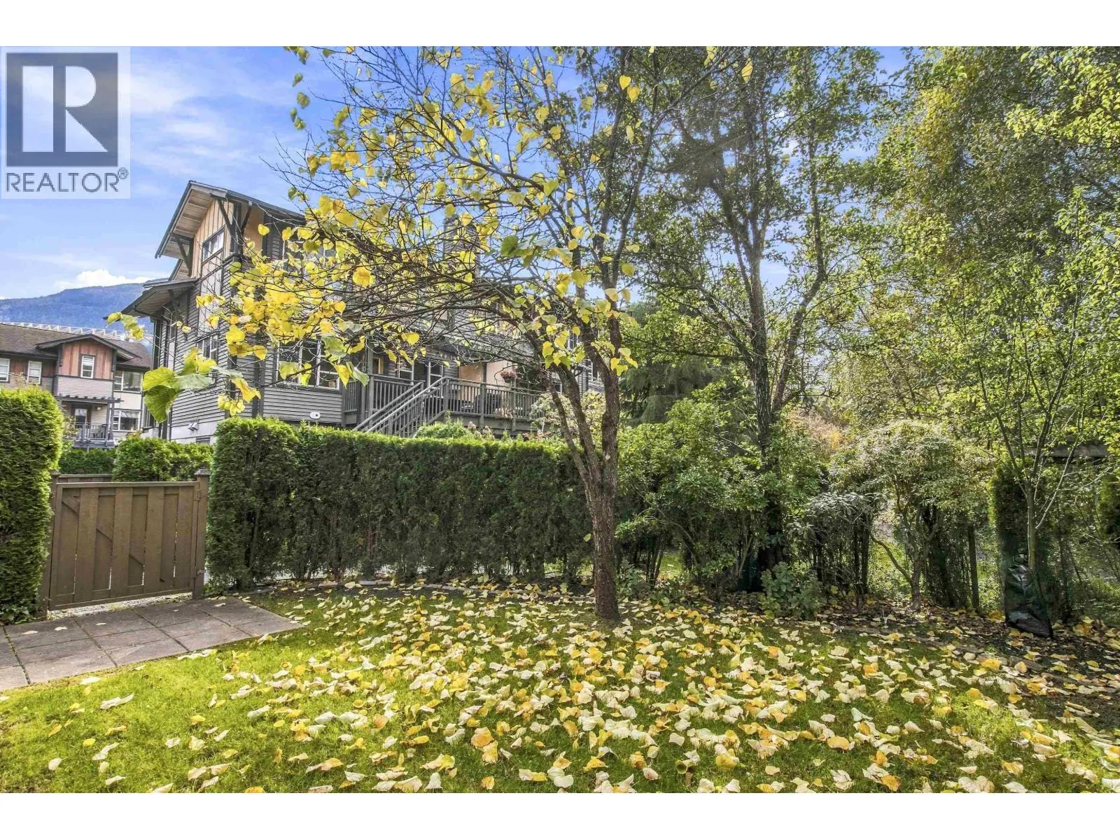 1164 VILLAGE GREEN WAY
