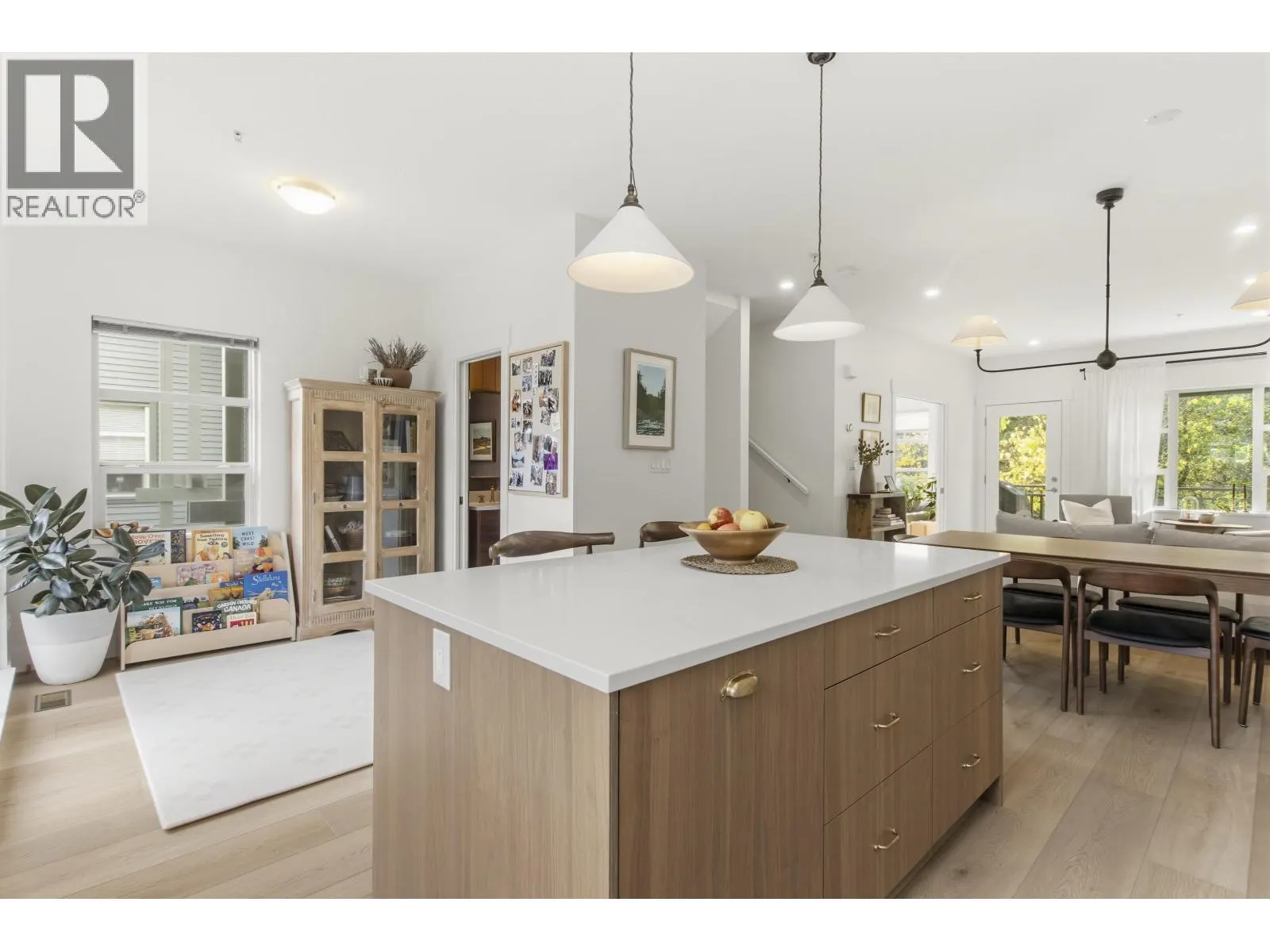 1164 VILLAGE GREEN WAY