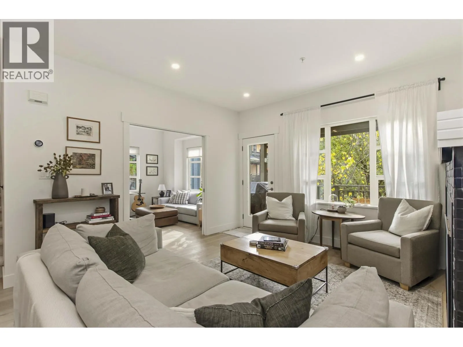 1164 VILLAGE GREEN WAY