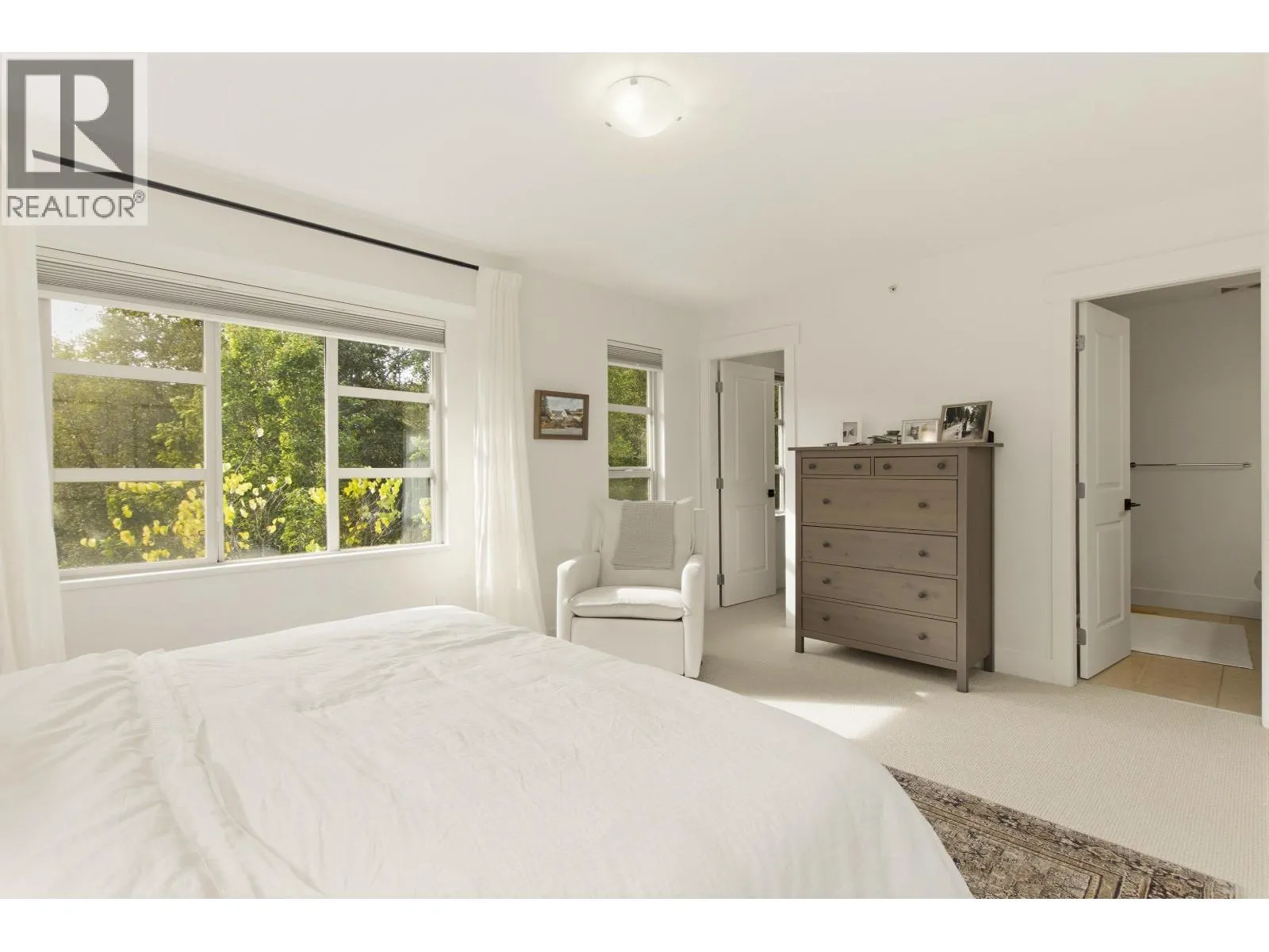 1164 VILLAGE GREEN WAY