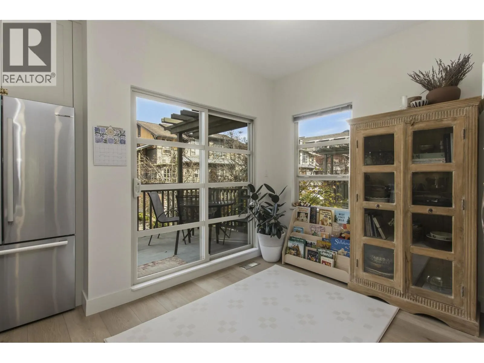 1164 VILLAGE GREEN WAY