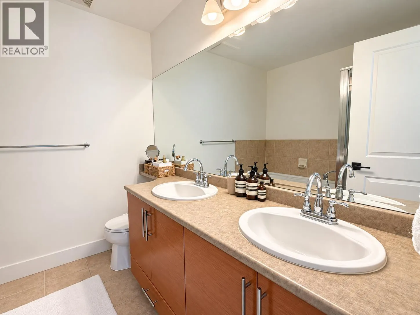 1164 VILLAGE GREEN WAY