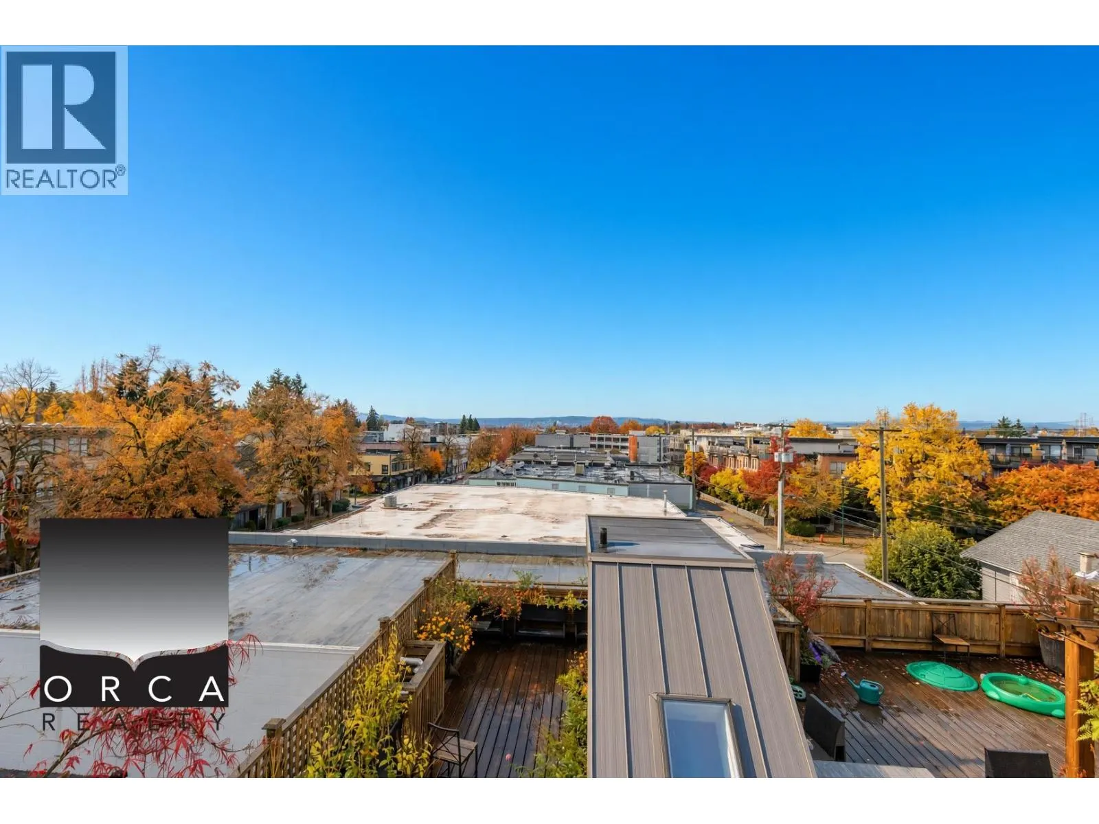 3 3726 COMMERCIAL STREET