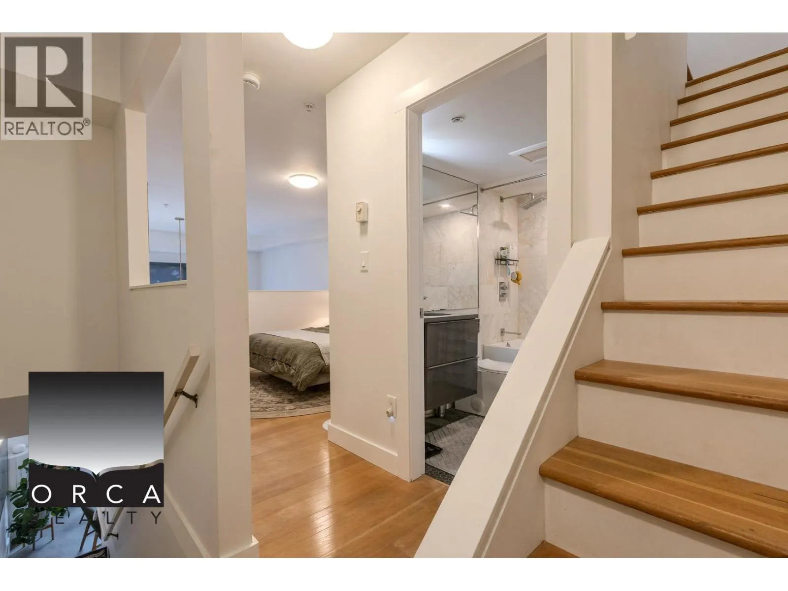 3 3726 COMMERCIAL STREET