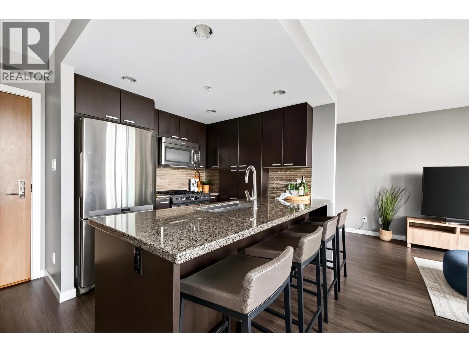 1505 2200 DOUGLAS ROAD