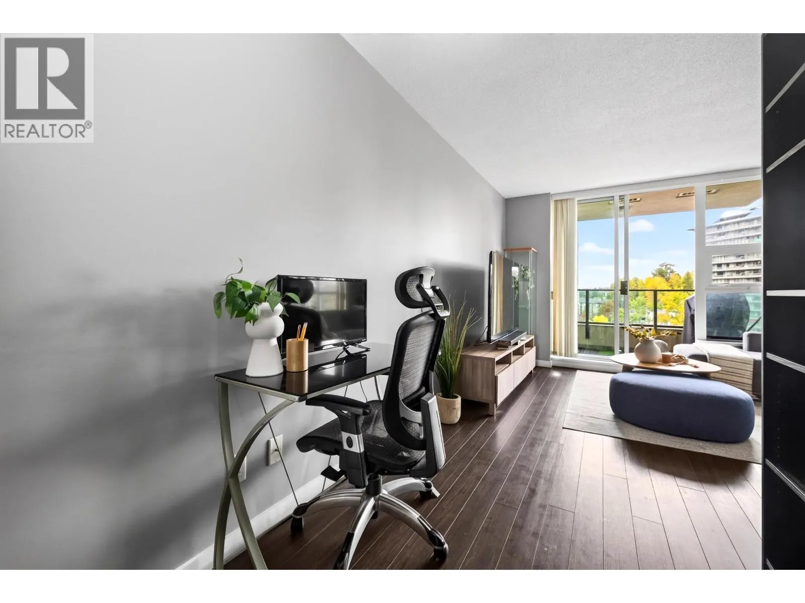 1505 2200 DOUGLAS ROAD