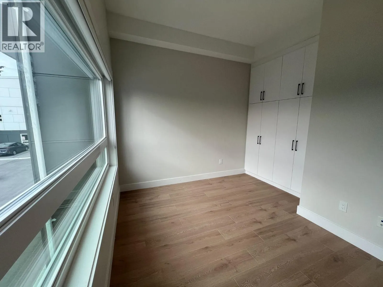 15 3033 SHELL ROAD
