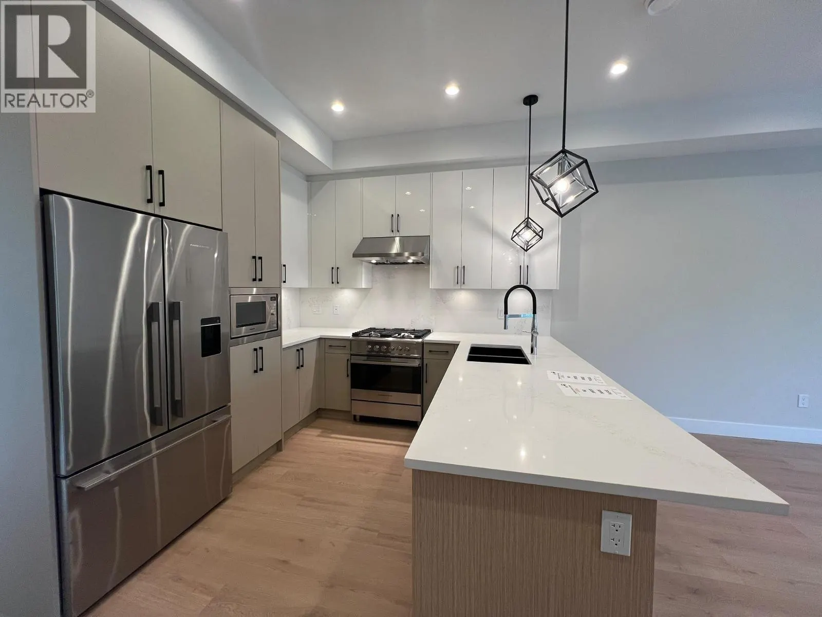 15 3033 SHELL ROAD