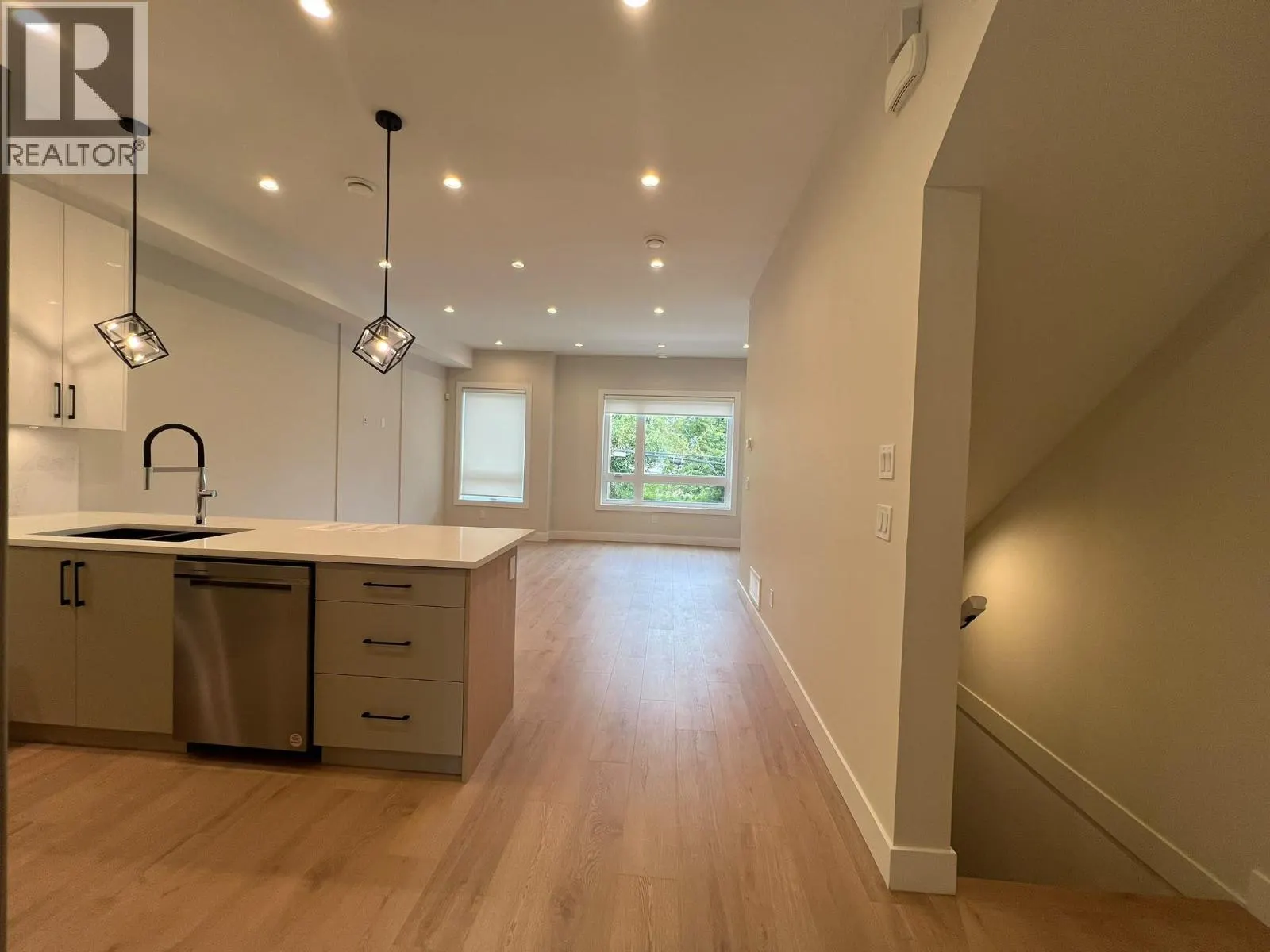 15 3033 SHELL ROAD